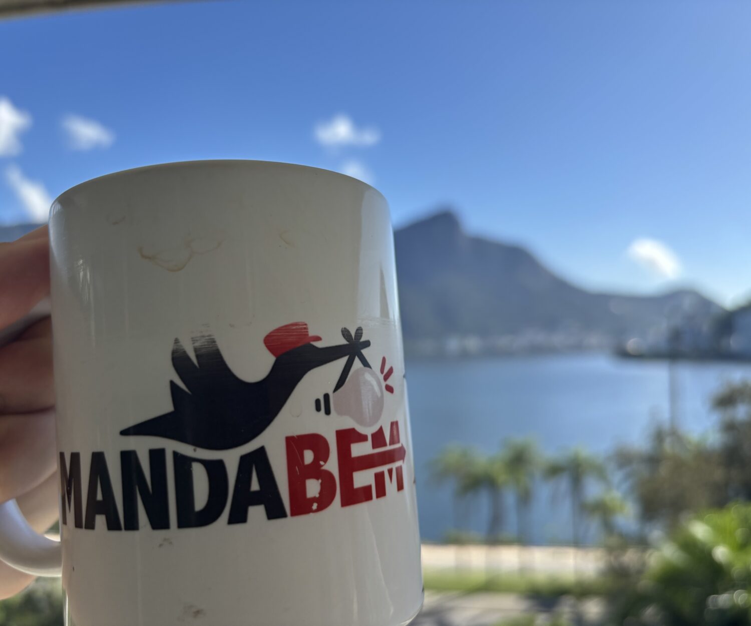 Nossa caneca da Manda Bem pra começar um dia com um belo café.